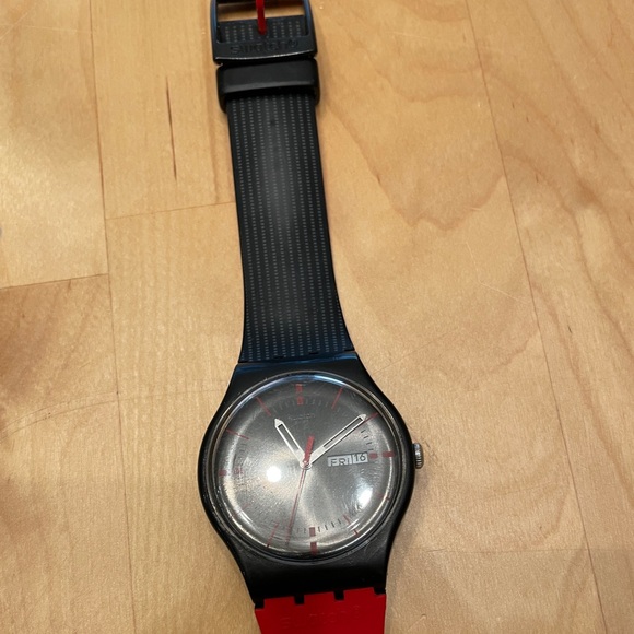 Swatch black & red watch - Picture 4 of 4